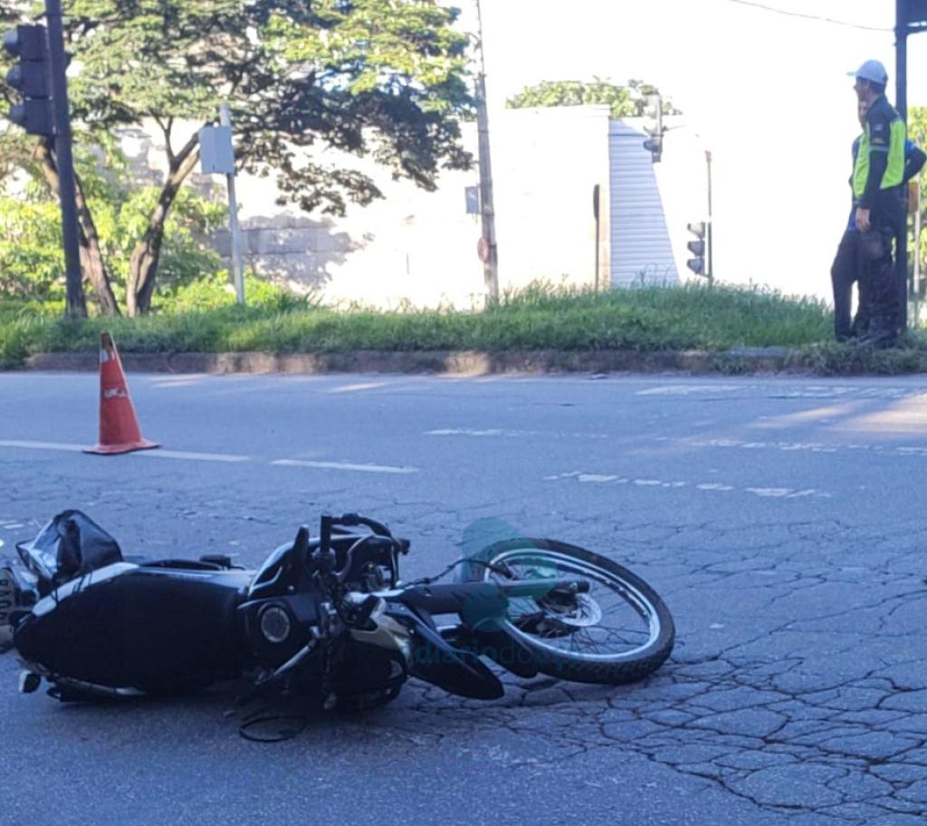 Casal estava nesta Yamaha Lander, quando foi atingido por caminhão que tracioanava uma carreta 