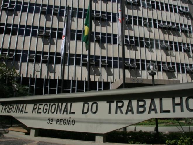 A Justiça do Trabalho de Minas fixou a indenização em R$ 10 mil, levando em conta a gravidade do caso e o impacto emocional sofrido pela operadora de loja