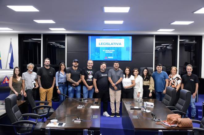 Os palestrantes enfatizaram a relevância de conhecer a Lei Orgânica do Município e o Regimento Interno da Câmara 