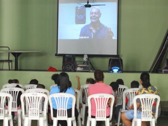 Alunos do distrito conheceram o espaço e o documentário 