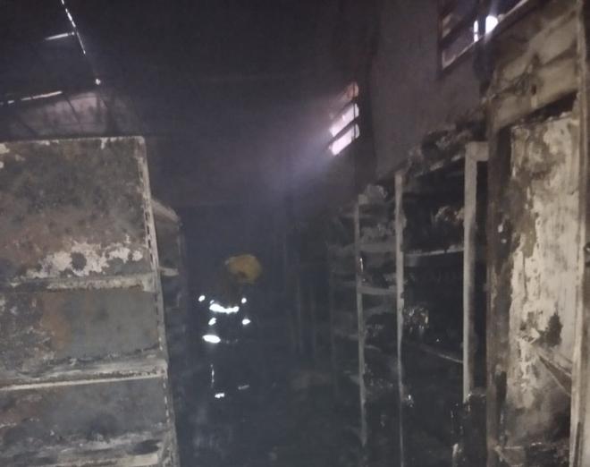 Foi o que restou das prateleiras do supermercado