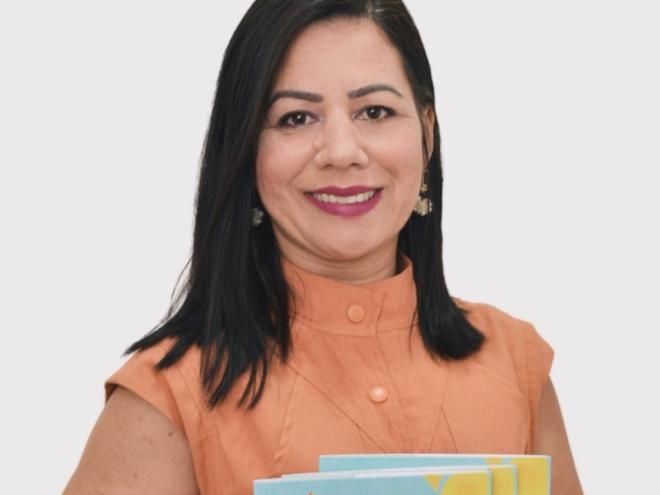 A professora e escritora Gleidiane Miranda lança novo livro