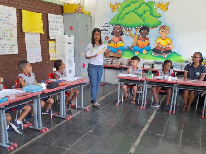 Hellen Cristina Nascimento venceu na categoria Educador Transformador, em premiação é promovida pelo Instituto Sicoob 