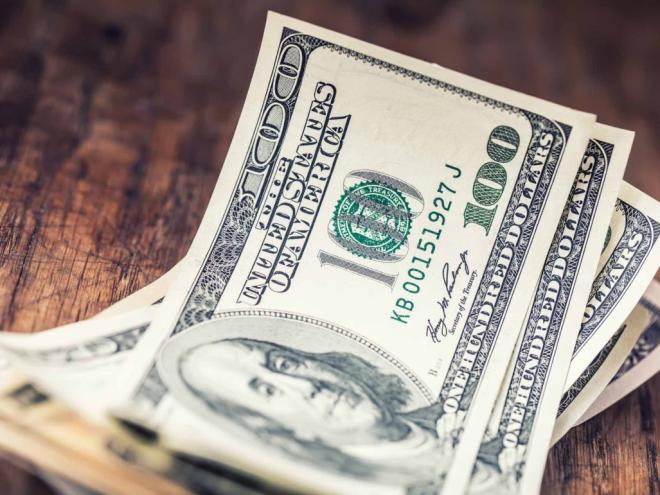 Alta do dólar atinge a todos os brasileiros e só benecia setores que exportam bens, produtos e serviços 