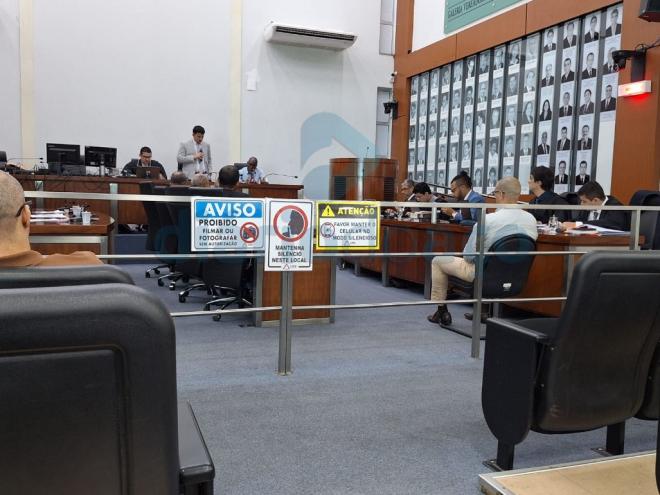 O réu respondeu ao processo solto, mas ao fim da sentença sua prisão foi decretada em plenário; advogados vão recorrer da sentença