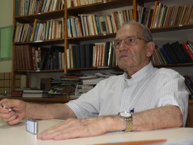 Enquanto bispo Diocesano, Dom Lara foi presidente da TV UNI e lecionou Direito Canônico em Itabira
