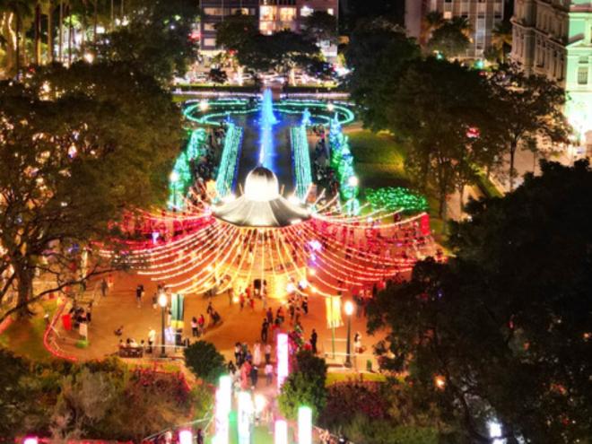 Celebração de tradições e cultura na da Praça da Liberdade