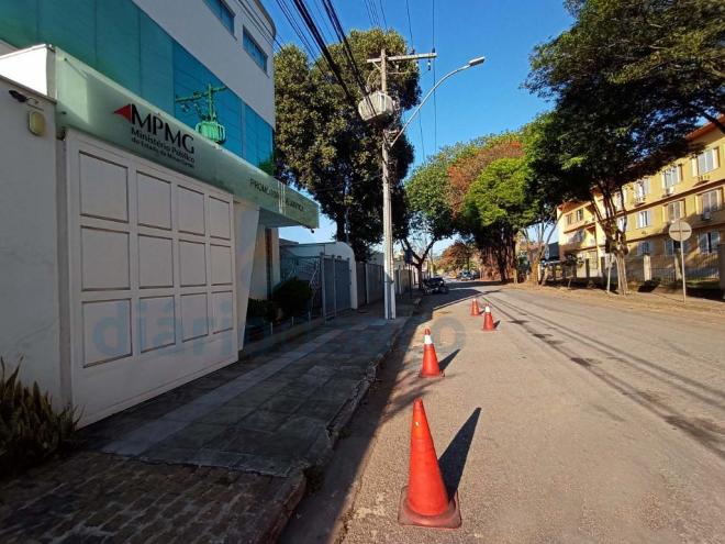 Os promotores de Justiça Rafael Pureza Nunes da Silva, da Promotoria de Justiça de Defesa da Saúde de Ipatinga, e Reinaldo Pinto Lara, da Coordenadoria Regional de Defesa da Saúde do Vale do Aço, avaliam que a estratégia de marketing aplicada pelo falso médico consiste em um ciclo de transmissão de informações falsas para reforço e ganho de credibilidade da sua conduta ilícita