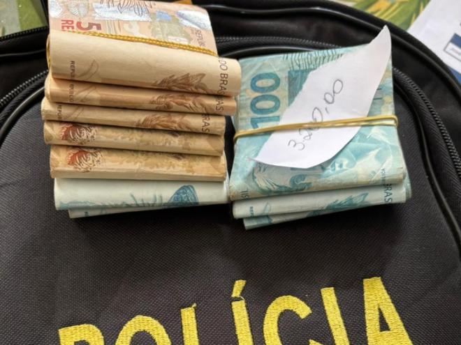 Quantias em dinheiro foram apreendidas com a organização criminosa 