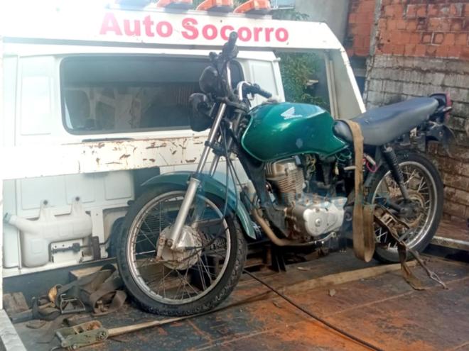 A motocicleta apreendida na casa do adolescente infrator no bairro Vila Celeste