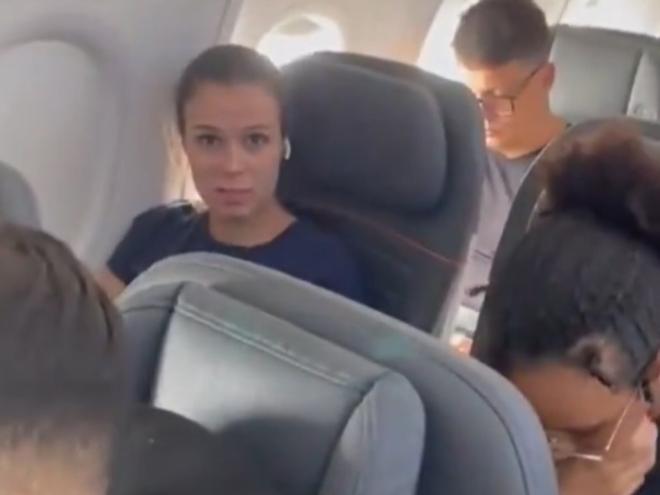 Vídeo era para constrangê-la, mas ela virou celebridade: Jovem já tem mais de 1,4 milhão de seguidores nas mídias sociais em meio a grande debate sobre a falta de limites de alguns pais em relação às crianças