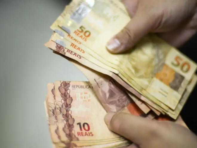 Especialistas avaliam que a iniciativa favorece trabalhadores formais 