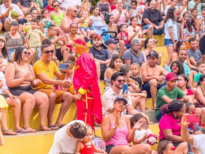 A interação dos palhaços com a plateia fez sucesso