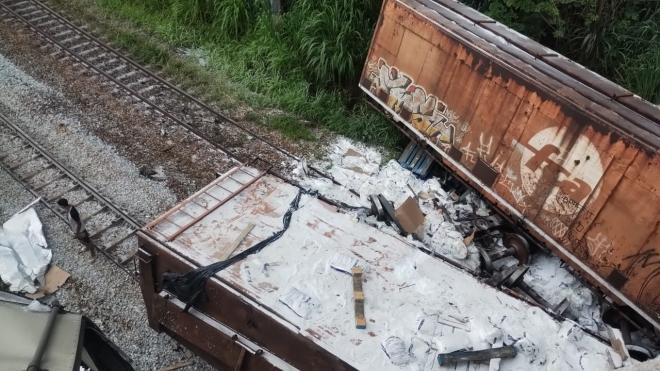 Tráfego ferroviário foi interrompido e técnicos da Vale atuam no local