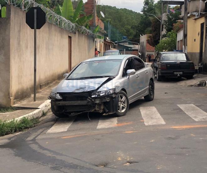 Condutora do Civic permaneceu no local do acidente à espera da polícia