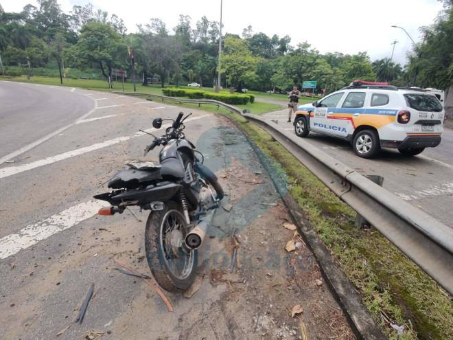 Moto usada pelo assaltante estava com placa clonada e foi removida ao pátio credenciado