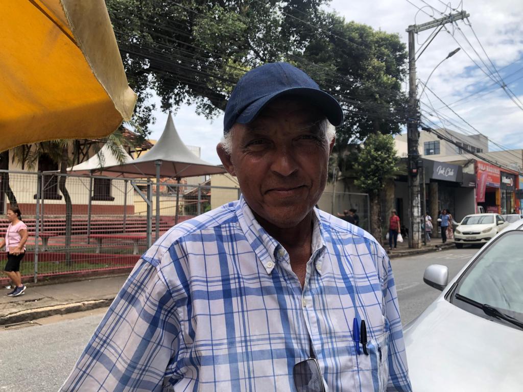 <i>Antônio Januário Neto, 62, vendedor de coco</i> “Natal sempre foi muito bom porque sempre foi festa né... Festança é bom demais. Eu acho muito importante porque a família reúne, é só alegria. Às vezes algumas pessoas acham que mudou porque tem briga na família, aquela coisa toda. Pro Natal desse ano eu só espero coisa boa, a família já está toda reunida esperando”.