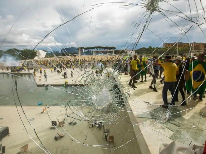 Atos golpistas de 8 de janeiro de 2023: Pessoa em situação de rua foi presa em meio aos vândalos 
