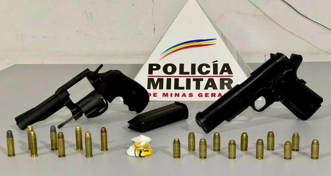 Dentre as armas apreendidas no BJ, a pistola Imbel .40 tinha sido furtada de um policial civil 