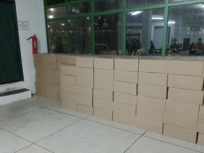 Copasa doa milhares de copos com água a municípios do Vale do Aço qure foram afetados pelas fortes chuvas