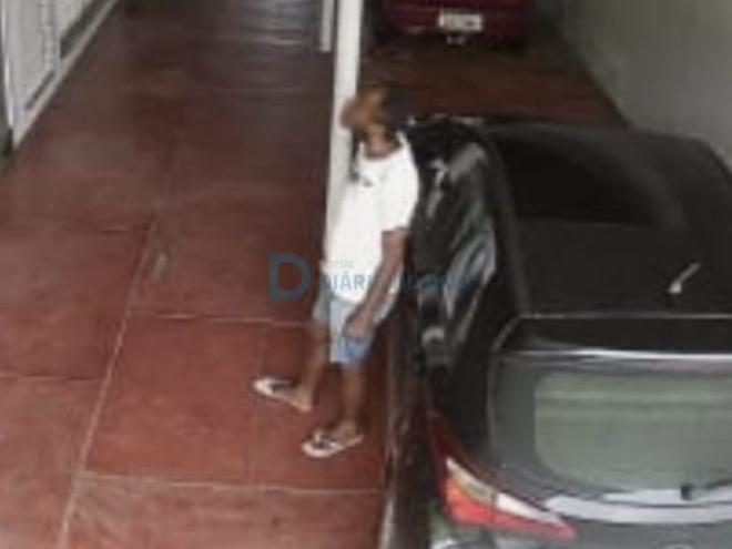 As câmeras de segurança filmaram o acusado de perseguir a jovem no bairro Cariru