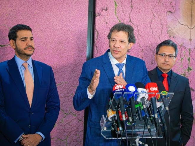 O ministro da Fazenda, Fernando Haddad, explicou que a Medida Provisória reforça a gratuidade do uso do Pix e todas as cláusulas de sigilo bancário em torno do método - Foto: João Risi/PR