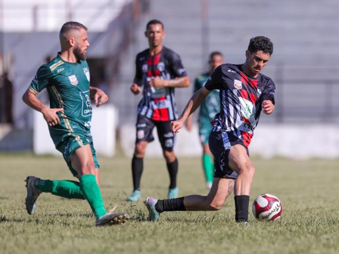 Time paraisense continua invicto na competição