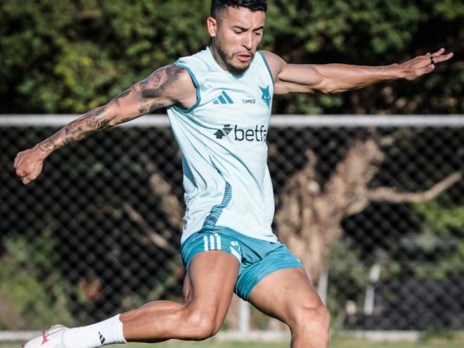Lateral William deve ser um dos titulares em Brasília