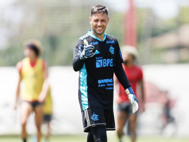 Arqueiro foi revelado pelo Atlético, fez carreira na Espanha e conquistou muitos títulos no Flamengo