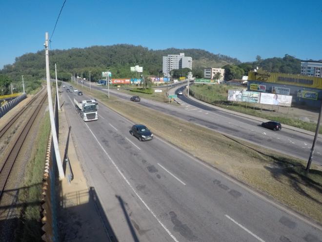 A avenida Pedro Linhares Gomes, trecho urbano da BR-381, é uma das principais vias de Ipatinga