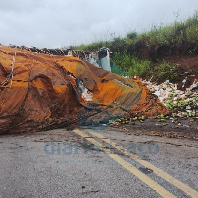 Trânsito ficou interditado no local
