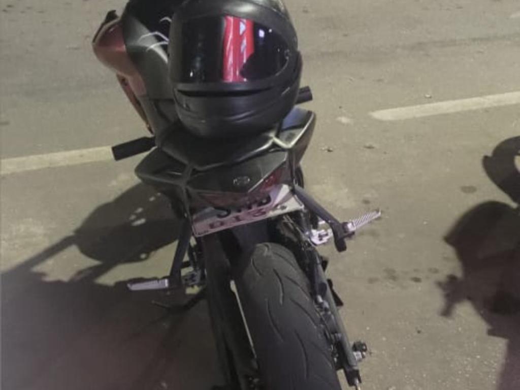 Motocicleta com registro de furto, estava em local onde se concentram envolvidos em 'rolezinhos'