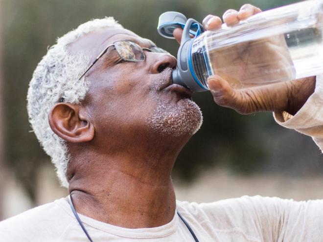 Clínico geral reforça que crianças e pessoas idosas são mais sensíveis e, por isso, exigem mais atenção em períodos de altas temperaturas