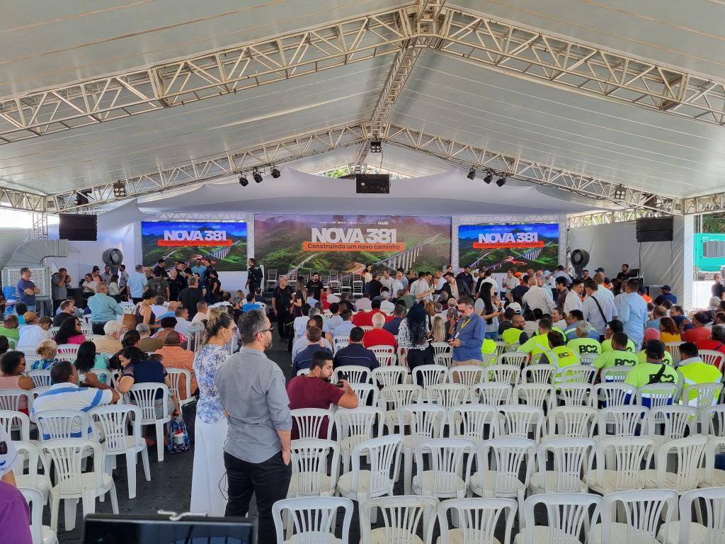 Solenidade de repasse definitivo da gestão da BR-381 para empresa privada, quina-feira, em Belo Oriente 