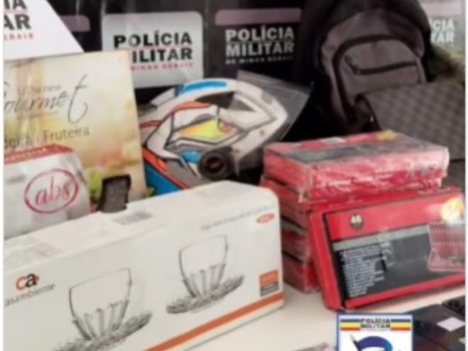 Com o estelionatário foram recolhidos diversos produtos usados para enganar as pessoas e aplicar o golpe 