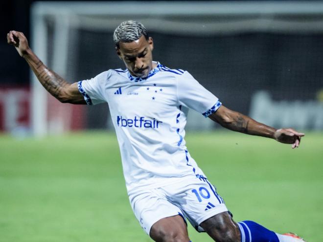 Meio-campista optou por deixar a Raposa e jogar na Rússia