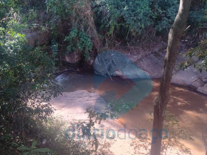 Uma equipe dos bombeiros foi ao local e fez o resgate da vítima, que já se encontrava em óbito