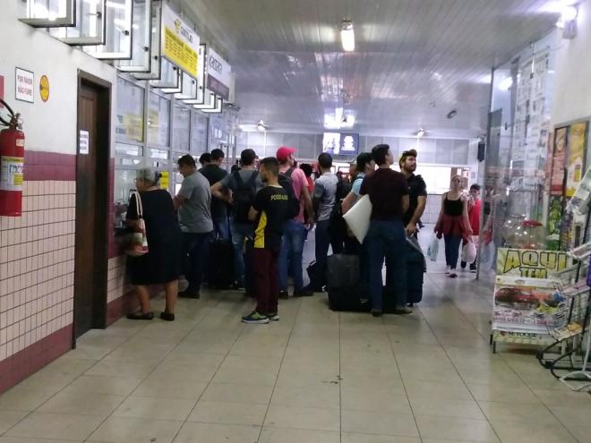 O feriado prolongado faz com que haja um aumento pela procura de passagens no terminal rodoviário