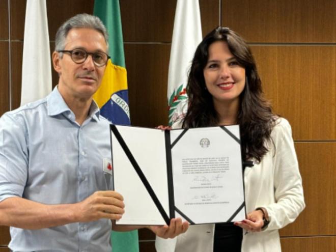 Momento da posse de  Mila Corrêa da Costa