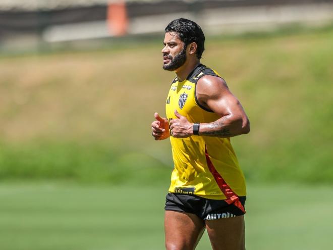 Hulk durante treinamento na manhã desta quinta-feira