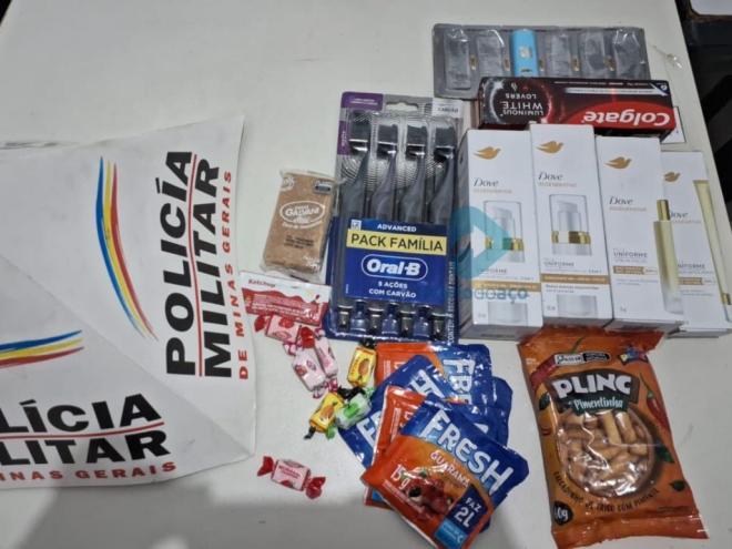 Os produtos furtados foram localizados, além de cosméticos que teriam sido receptados