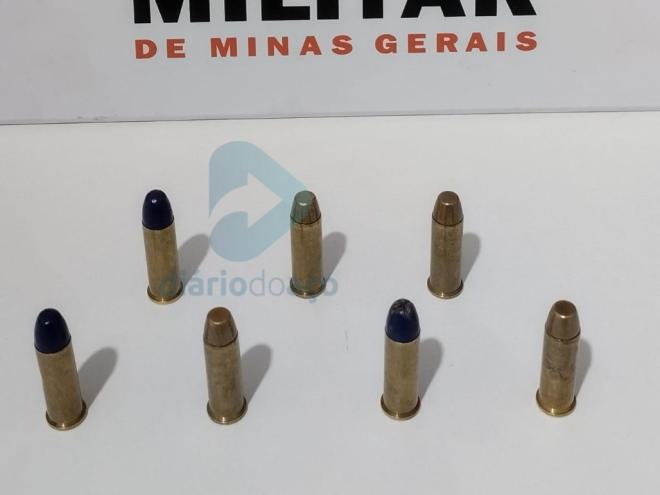 Com L.V.A.M. foram encontradas sete munições intactas de calibre .38.