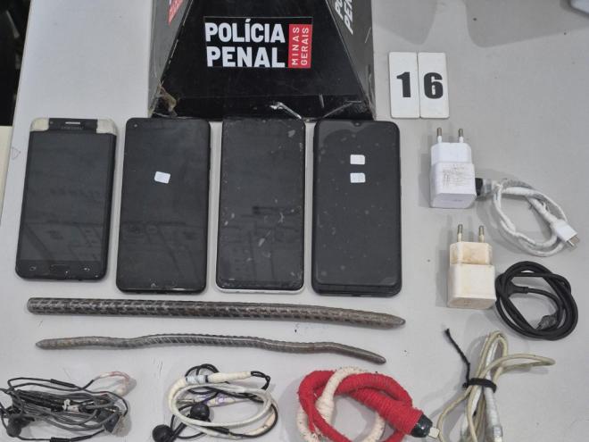 As buscas foram feitas em 27 detentos, alvos da operação, que estavam em estabelecimentos prisionais mineiras 