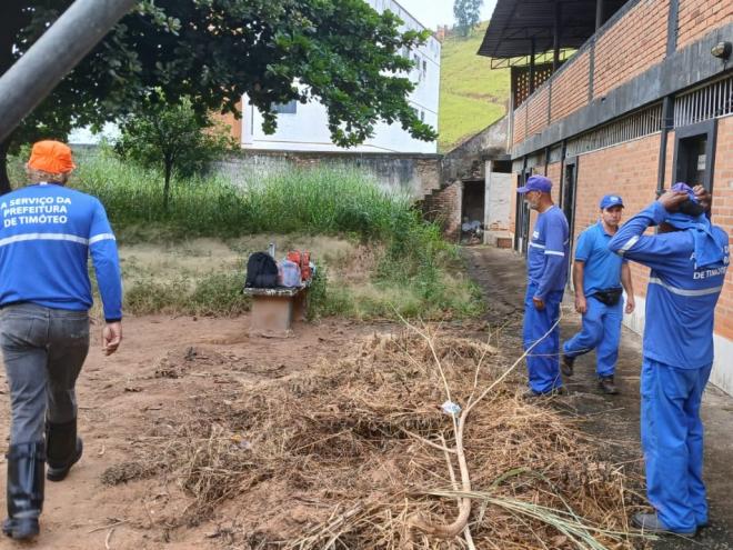 Equipes trabalham para concluir os serviços da limpeza inicial nos próximos dias