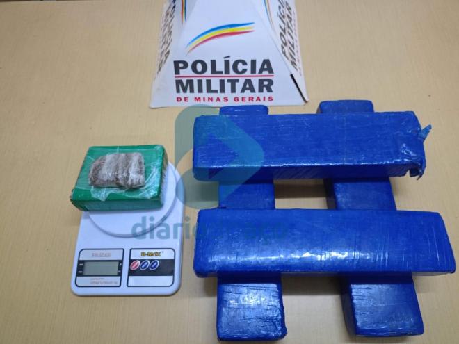 4 kg da droga estavam no carro do apreendido e o restante estava em sua residência