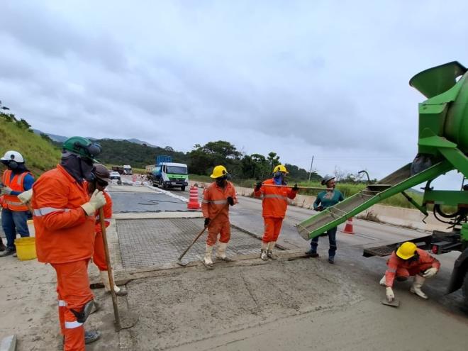 Concessionária Nova 381 intensifica serviços de sinalização horizontal e adequação de barreiras de concreto