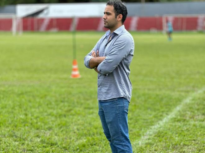 Eduardo Dutra atua na gerência de futebol do Tigre e responde pelas demandas diárias do elenco da agremiação 