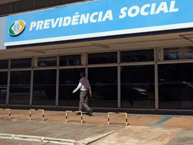 Em 2024, dois milhões de pessoas esperavam análise de pedidos