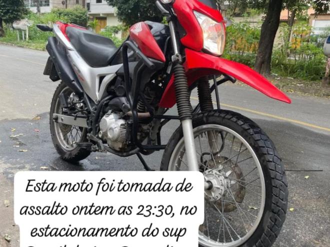Motocicleta Honda NXR 160 Bros foi roubada na noite de terça-feira