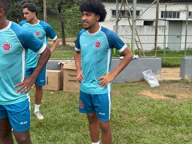 Igor França, irmão de Matheuzinho, também lateral do Corinthians, será uma das atrações do Ipatinga no Estadual  